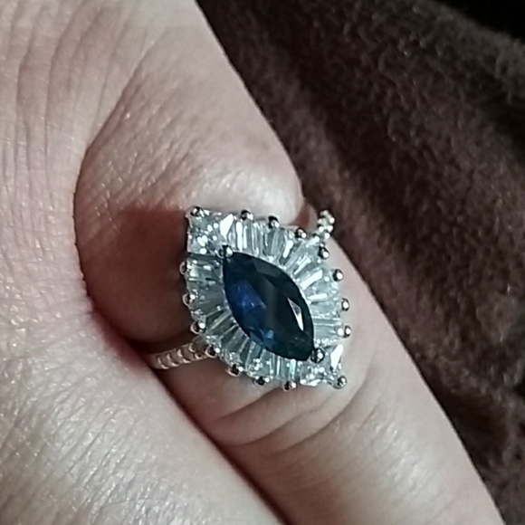 3 CT Natural Blue Sapphire & Topaz ring Size 7 - Picture 3 of 3